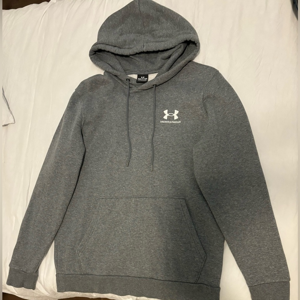 Under armour gray men’s fleece hoodie size small